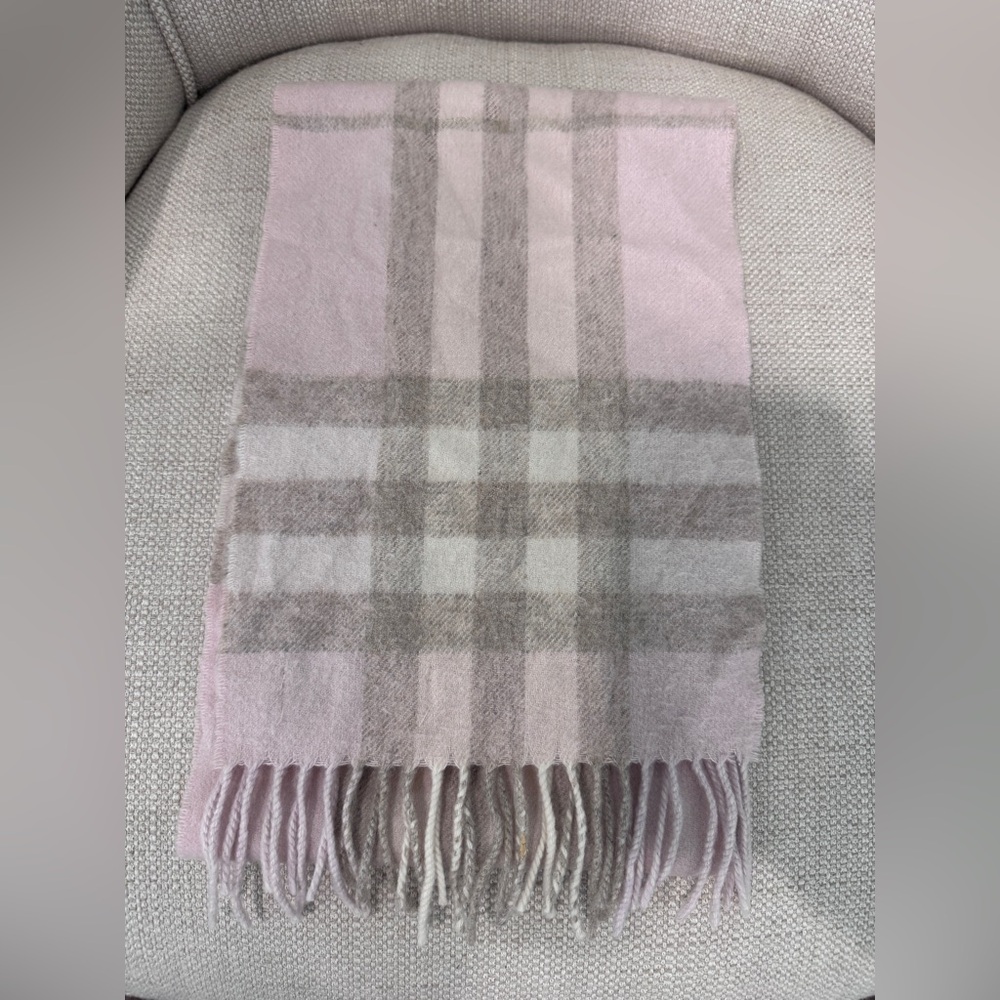 Authentic Burberry Check Cashmere Scarf in light pink - Picture 3 of 4